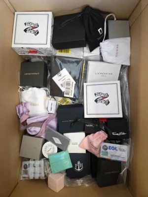 The photo shows a package with clothing in the category A.