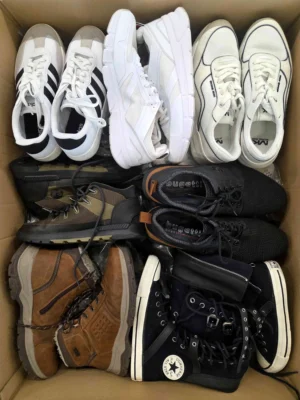 The photo shows a package with footwear in the category CSU.