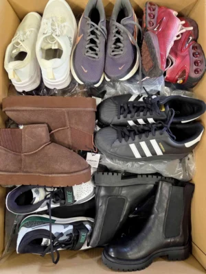 The photo shows a package with footwear in the category CSU.