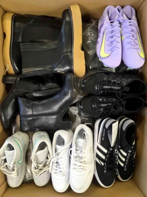 The photo shows a package with footwear in the category CSU.