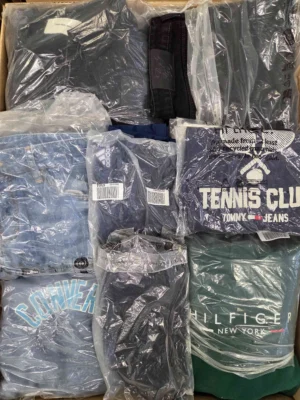 The photo shows a package with clothing in the category D.