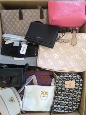 The picture shows a package with accessories in the category HC.