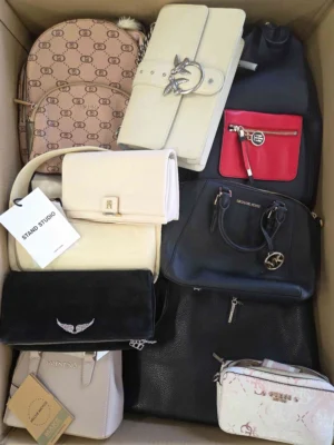 The picture shows a package with accessories in the category HC.