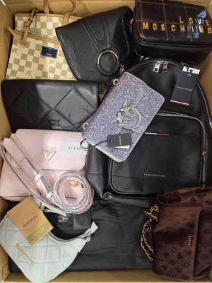 The picture shows a package with accessories in the category HC.