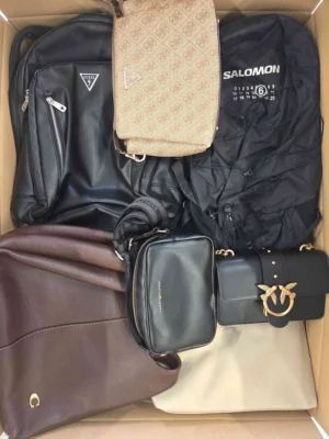 The picture shows a package with accessories in the category HC.