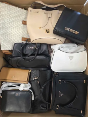 The picture shows a package with accessories in the category HC.