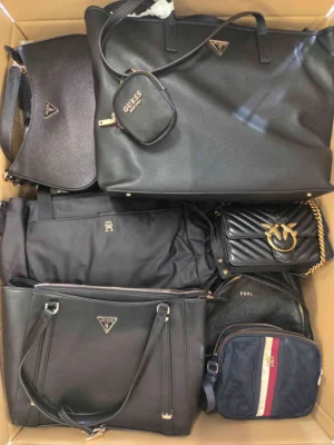 The picture shows a package with accessories in the category HC.