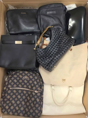 The picture shows a package with accessories in the category HC.