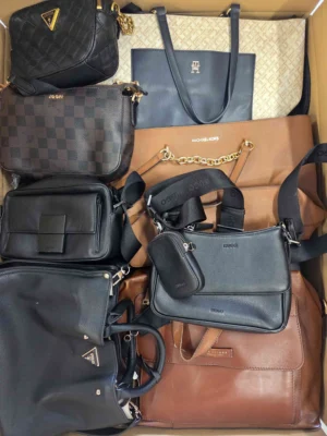 The picture shows a package with accessories in the category HC.