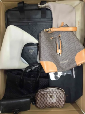 The picture shows a package with accessories in the category HC.