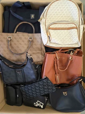 The picture shows a package with accessories in the category HC.