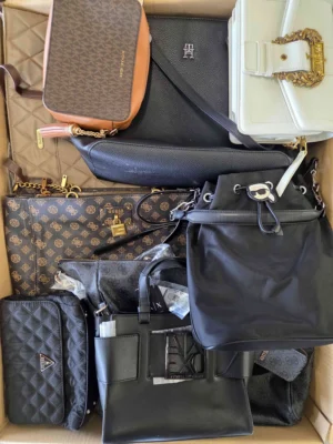 The picture shows a package with accessories in the category HC.