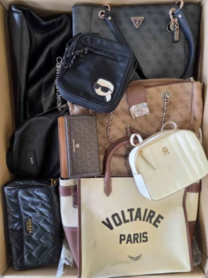 The picture shows a package with accessories in the category HC.