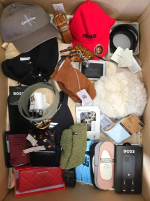 The picture shows a package with accessories in the category AB.