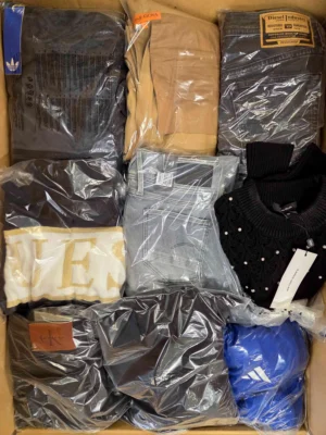 The photo shows a package with clothing in the category B.