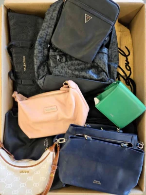 The picture shows a package with accessories in the category HC.
