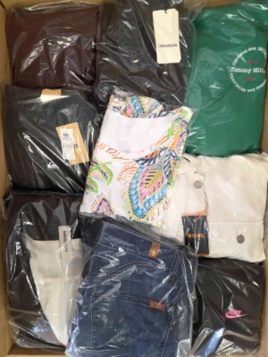 The photo shows a package with clothing in the category B.
