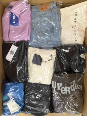The photo shows a package with clothing in the category B.