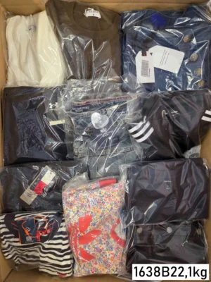 The photo shows a package with clothing in the category B.