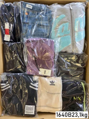 The photo shows a package with clothing in the category B.