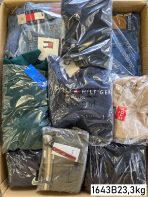 The photo shows a package with clothing in the category B.
