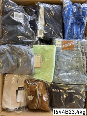 The photo shows a package with clothing in the category B.