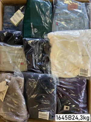 The photo shows a package with clothing in the category B.