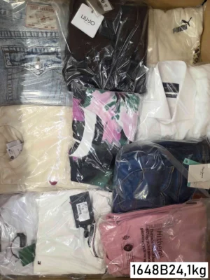 The photo shows a package with clothing in the category B.