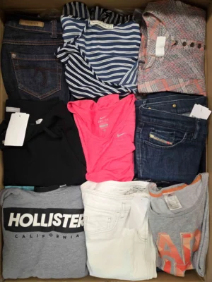 The photo shows a package with clothing in the category U.