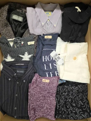 The photo shows a package with clothing in the category U.
