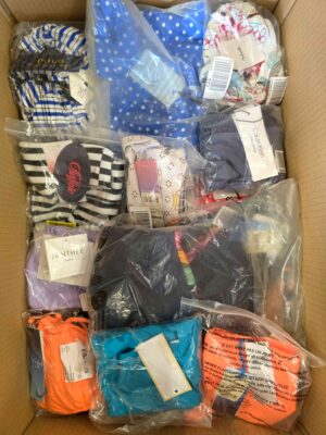 The photo shows a package with clothing in the category ABW.