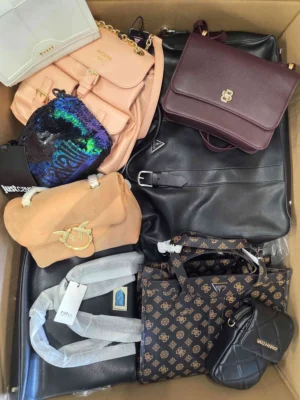 The picture shows a package with accessories in the category HB.