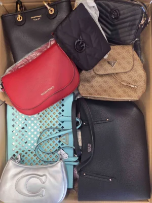 The picture shows a package with accessories in the category HB.