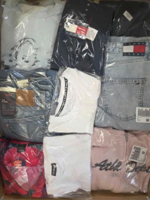 The photo shows a package with clothing in the category C.