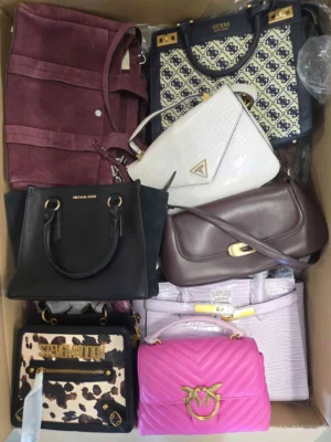 The picture shows a package with accessories in the category HB.