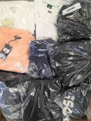 The photo shows a package with clothing in the category C.