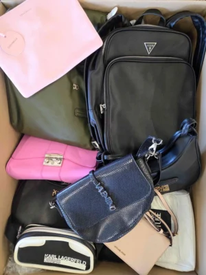 The picture shows a package with accessories in the category HB.