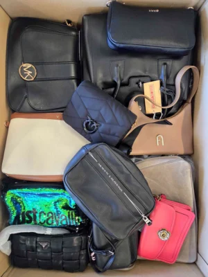 The picture shows a package with accessories in the category HB.