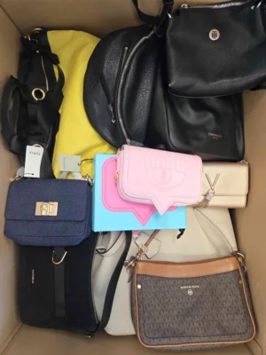 The picture shows a package with accessories in the category HB.