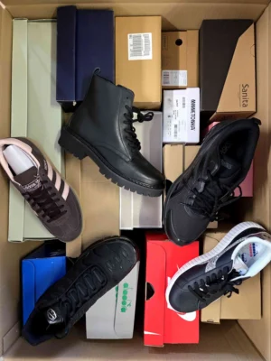 The photo shows a package with footwear in the category BS.