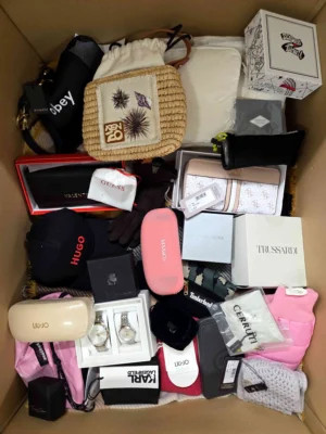 The picture shows a package with accessories in the category AA.