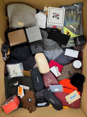 The picture shows a package with accessories in the category AA.