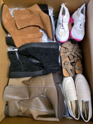 The photo shows a package with clothing in the category BPS.