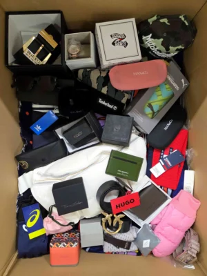 The picture shows a package with accessories in the category AA.