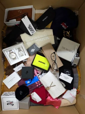 The picture shows a package with accessories in the category AA.