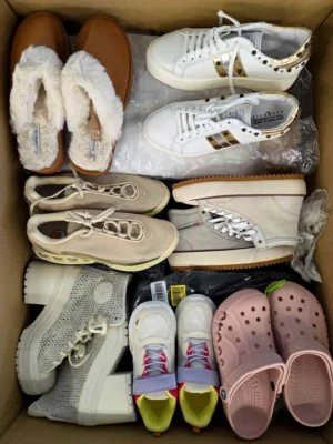The photo shows a package with footwear in the category BSU.