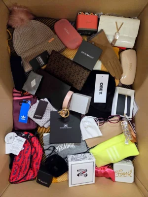 The picture shows a package with accessories in the category AA.