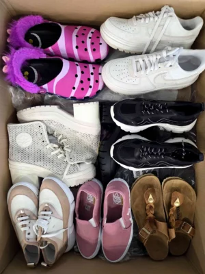 The photo shows a package with footwear in the category BSU.