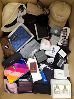 The picture shows a package with accessories in the category AA.