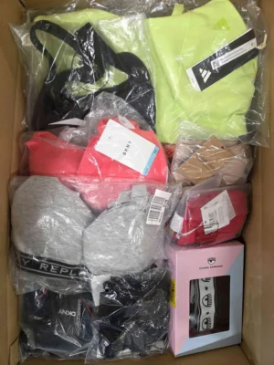 The photo shows a package with clothing in the category AU.
